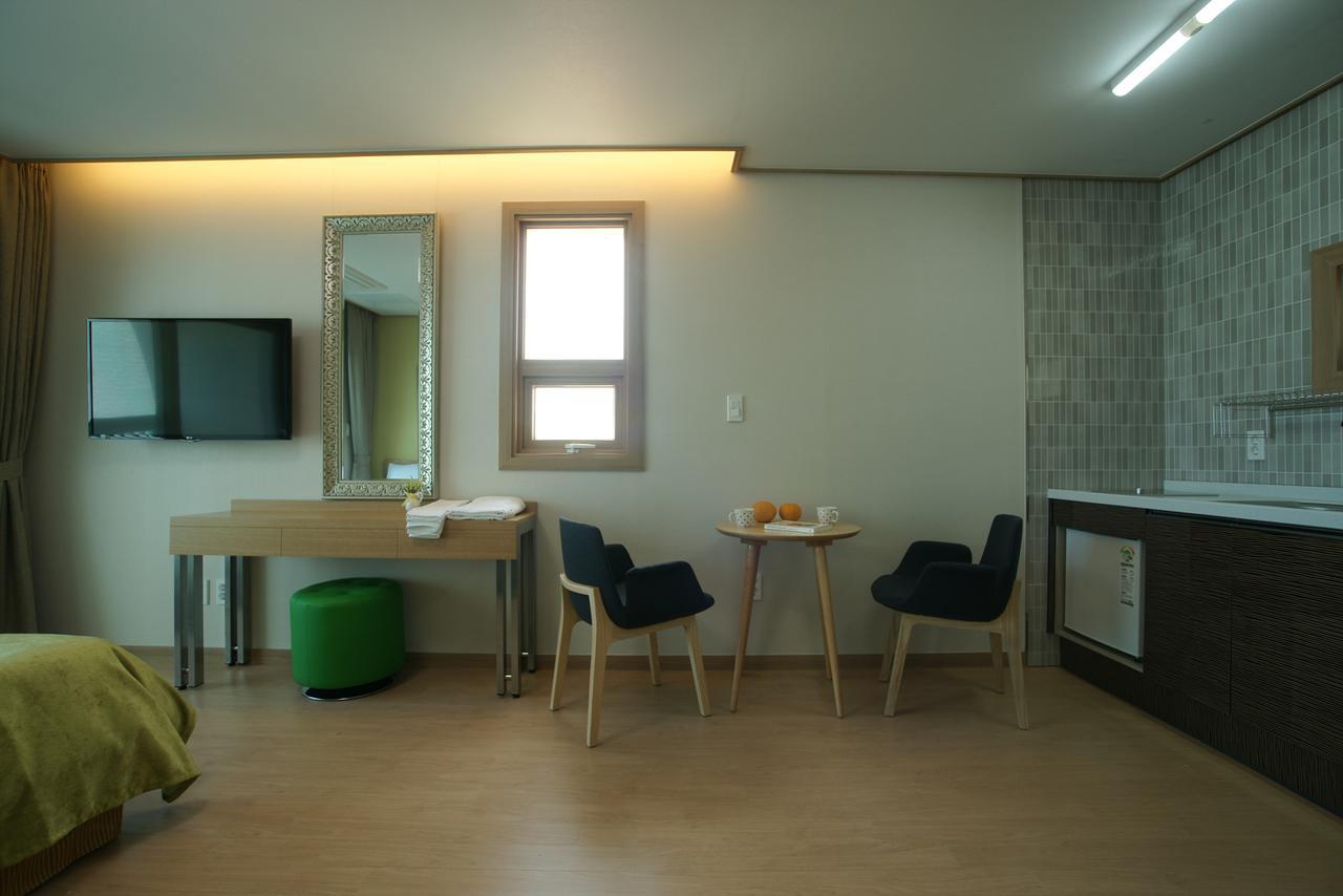 Jeju The Ocean Hill Pension Seogwipo Ngoại thất bức ảnh